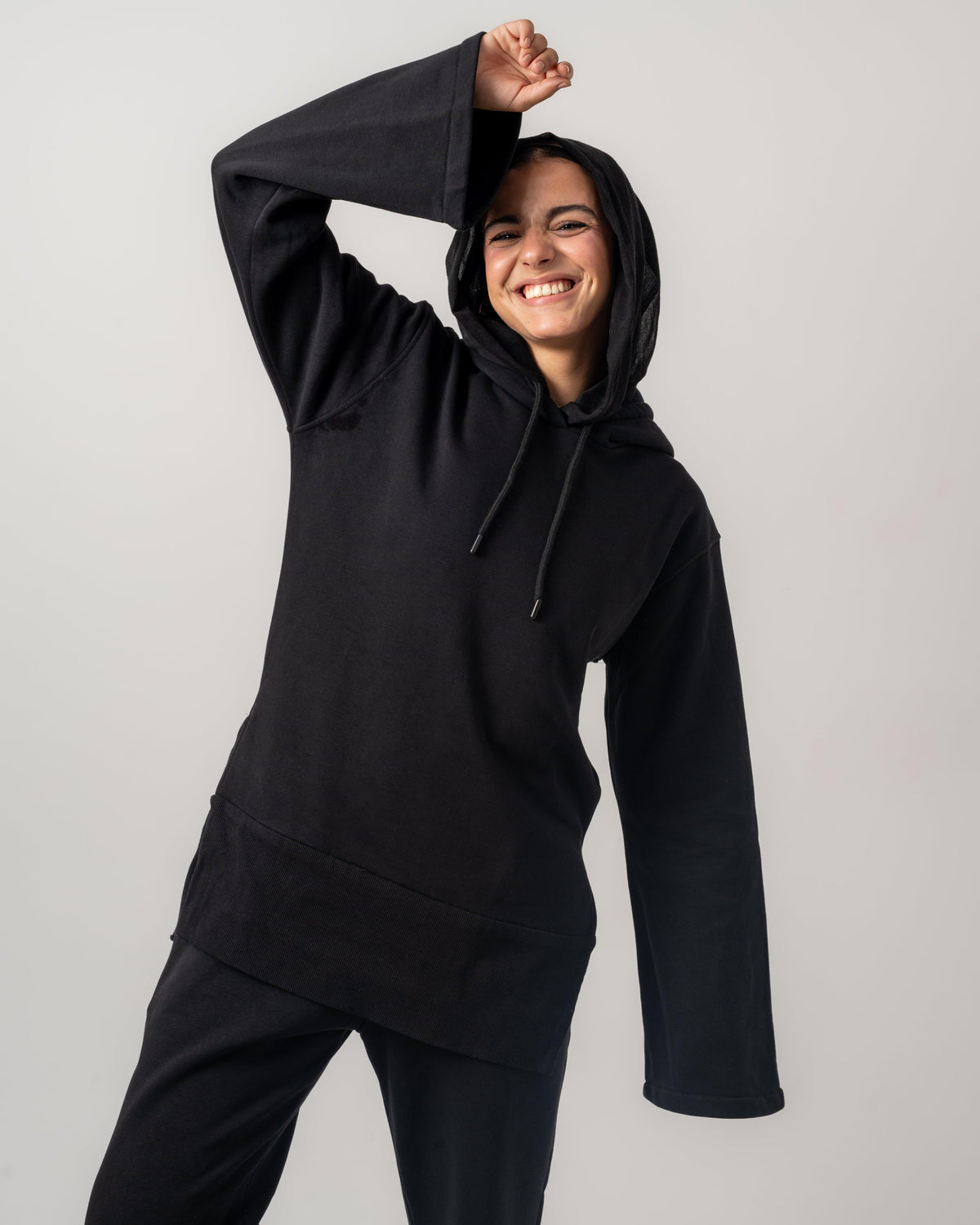 Black Comfy Hoodie - Yeilda