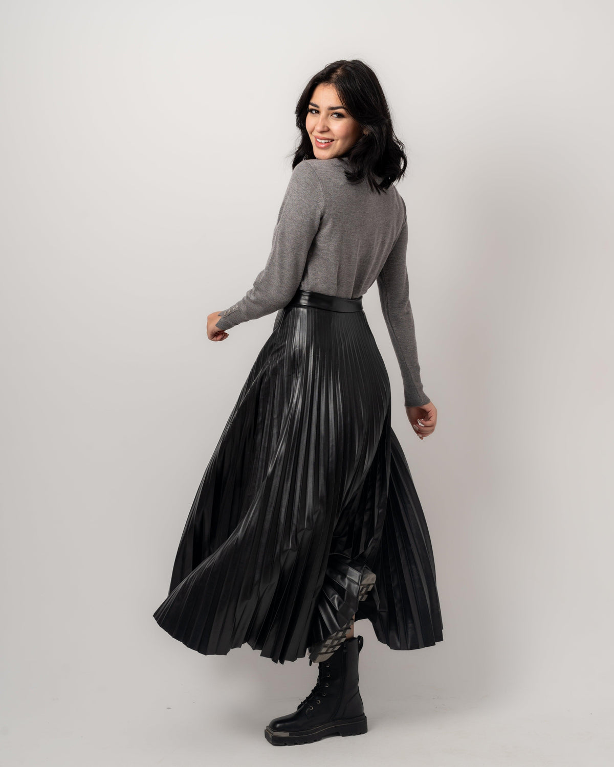 Black Leather Pleated Skirt - Yeilda