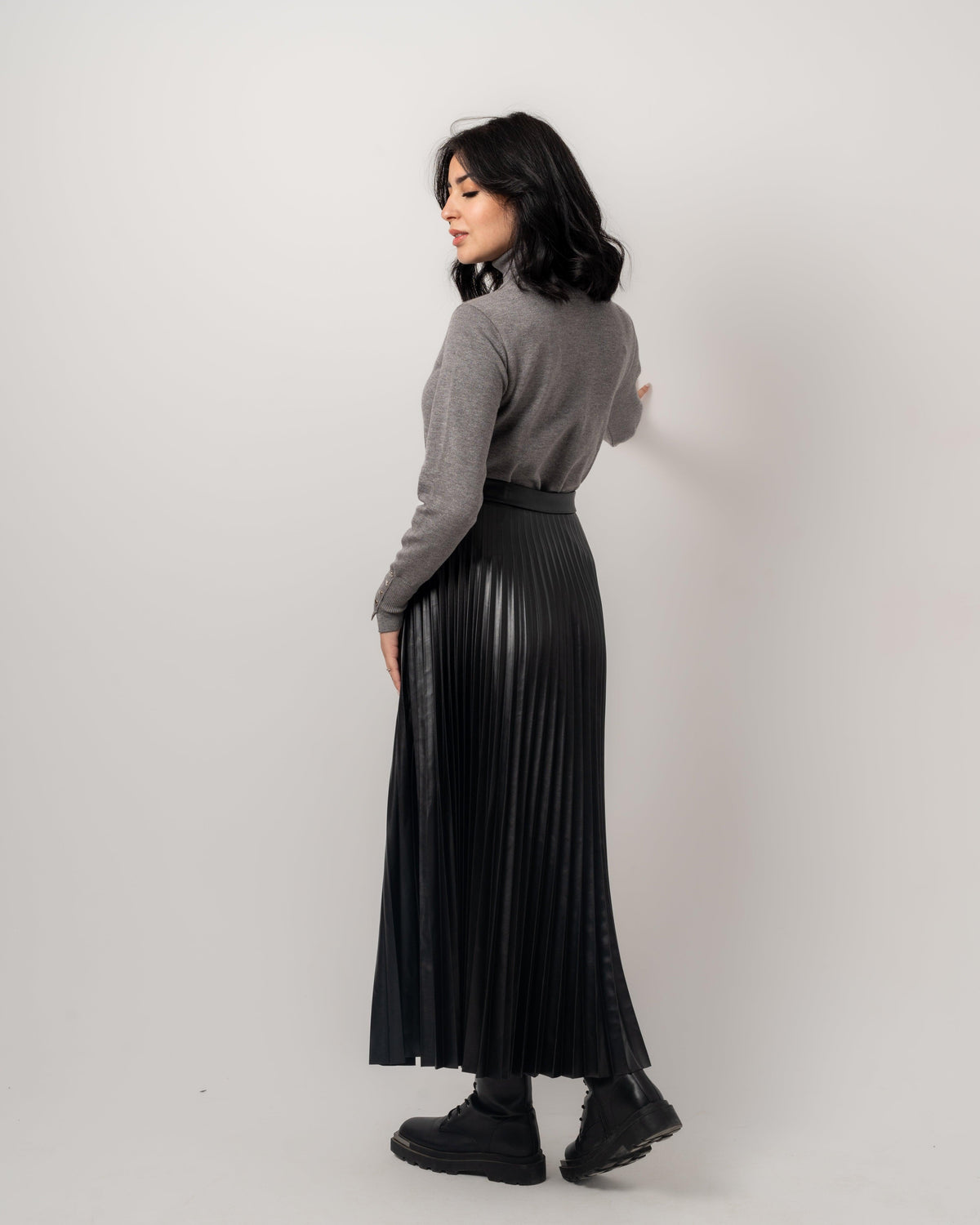 Black Leather Pleated Skirt - Yeilda